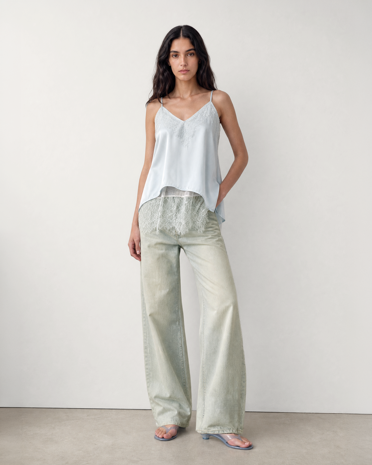 STRUCTURED FADED JEANS