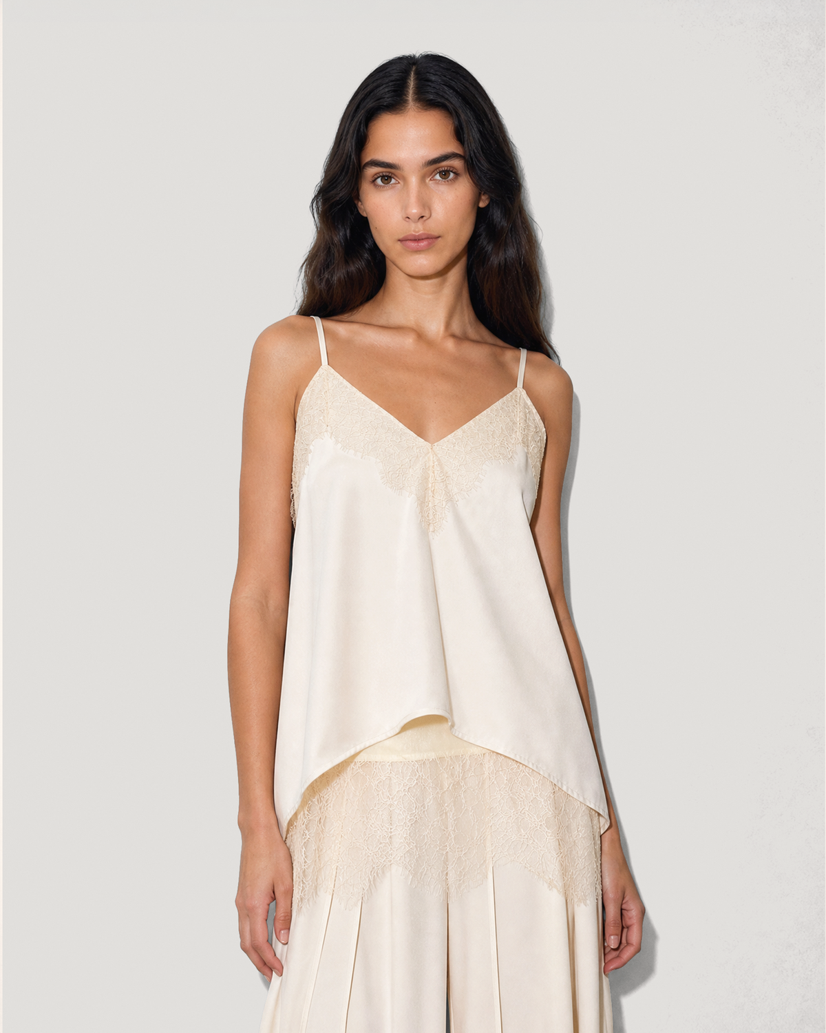 DOUBLE-LAYER FLARE LACE CAMISOLE