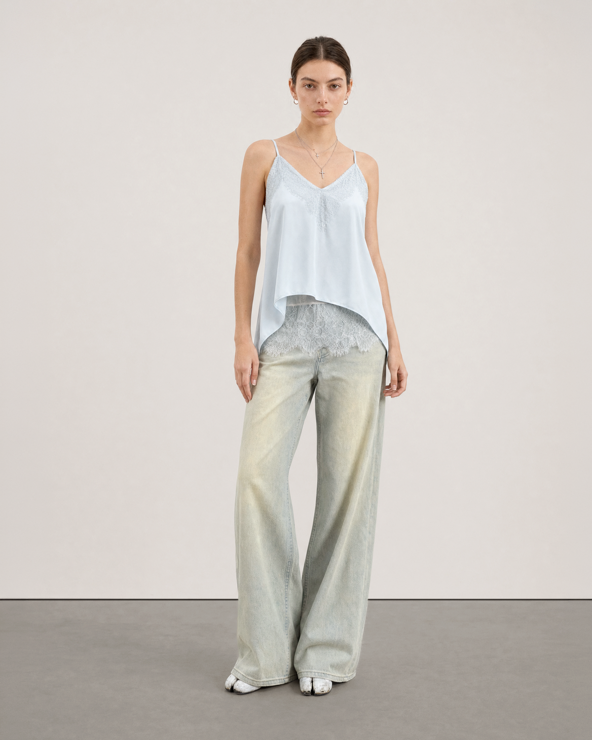 DOUBLE-LAYER FLARE LACE CAMISOLE