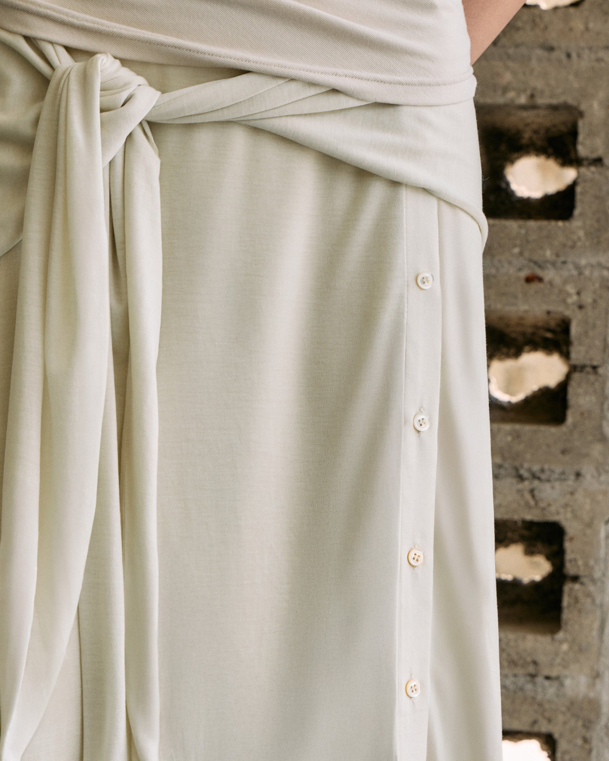 TWO-TONE VARIATION TIE SKIRT