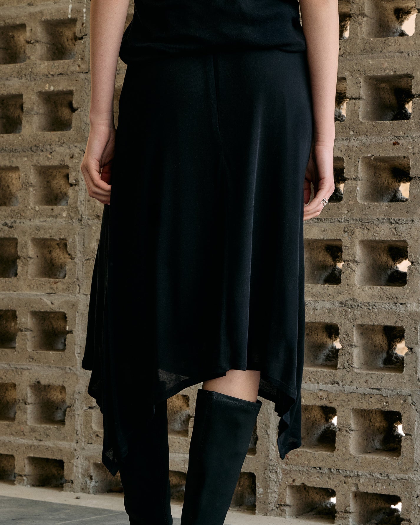 TWO-TONE VARIATION TIE SKIRT