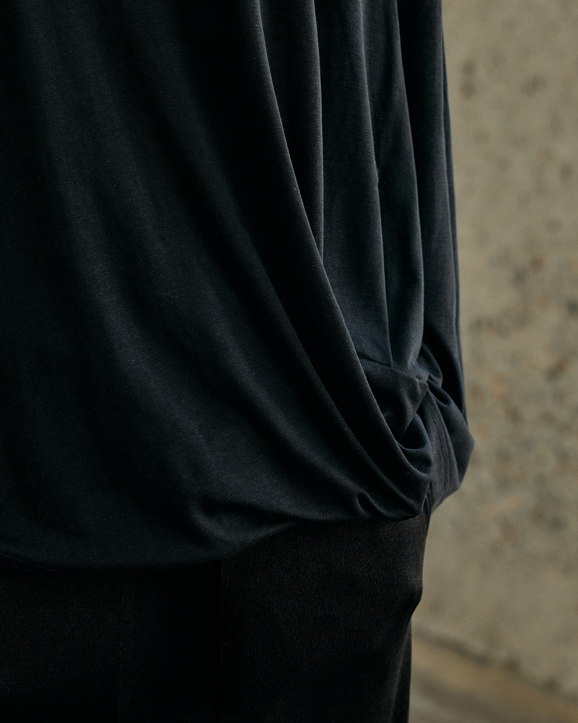 TWIST HEM LONG SLEEVE TEE