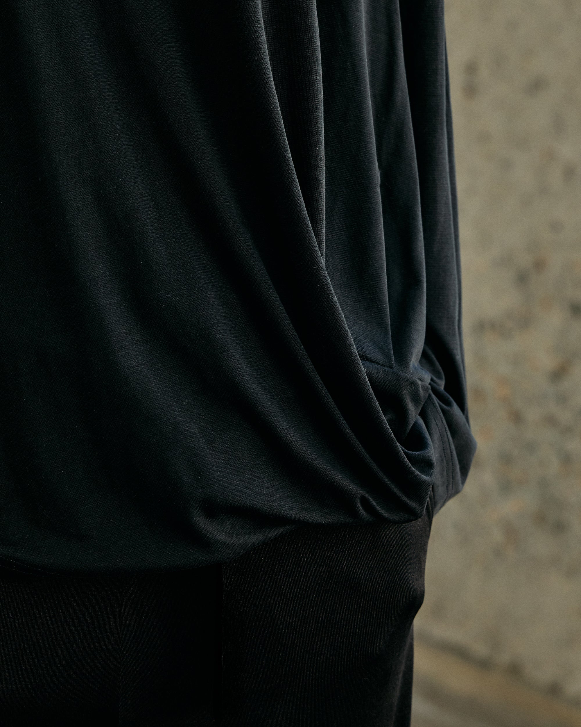 TWIST HEM LONG SLEEVE TEE