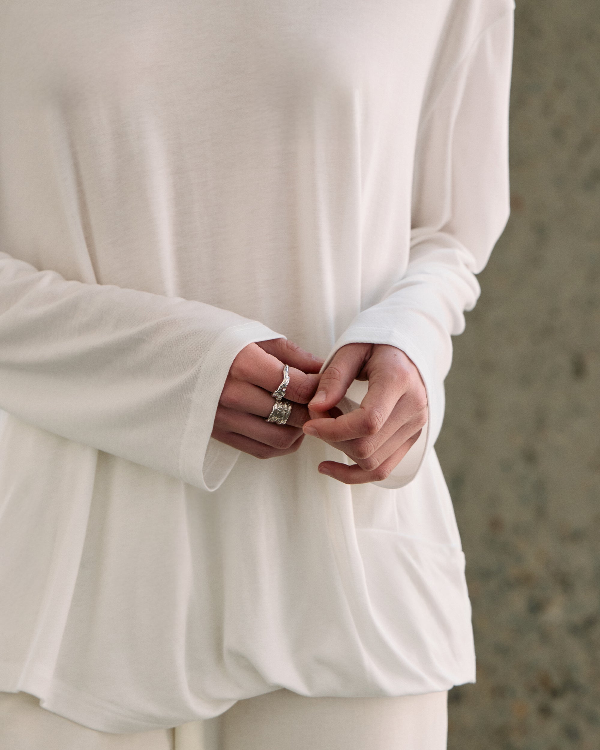 TWIST HEM LONG SLEEVE TEE
