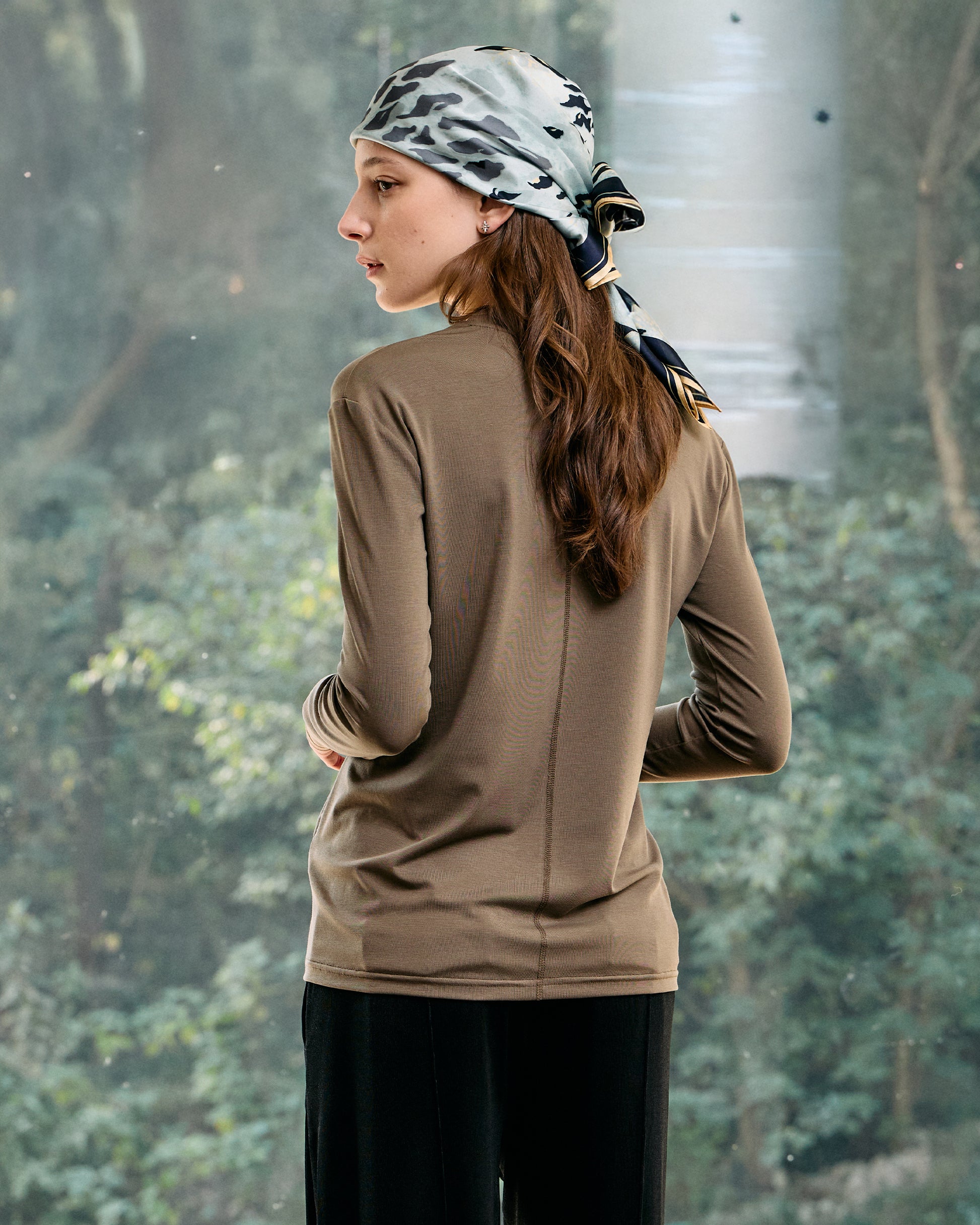 DOUBLE-COLLAR BASIC LAYERING TOP