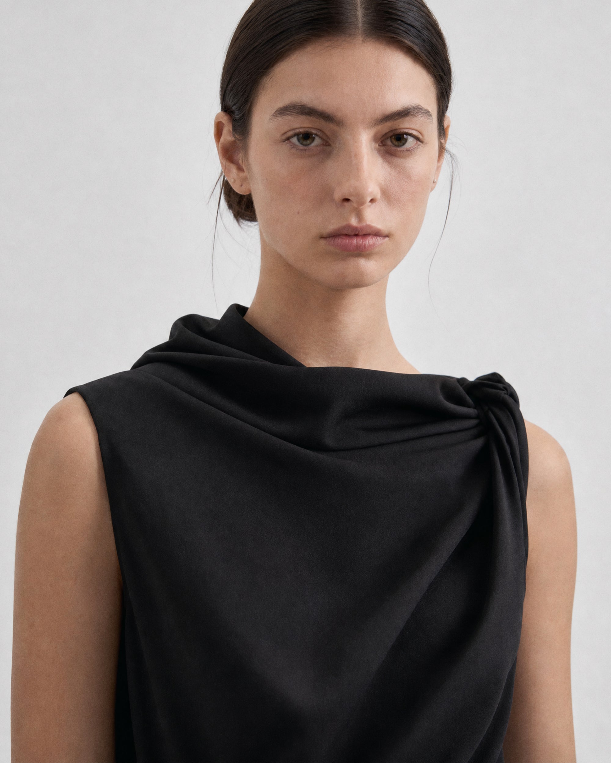 TWIST SLIT-HEM TANK