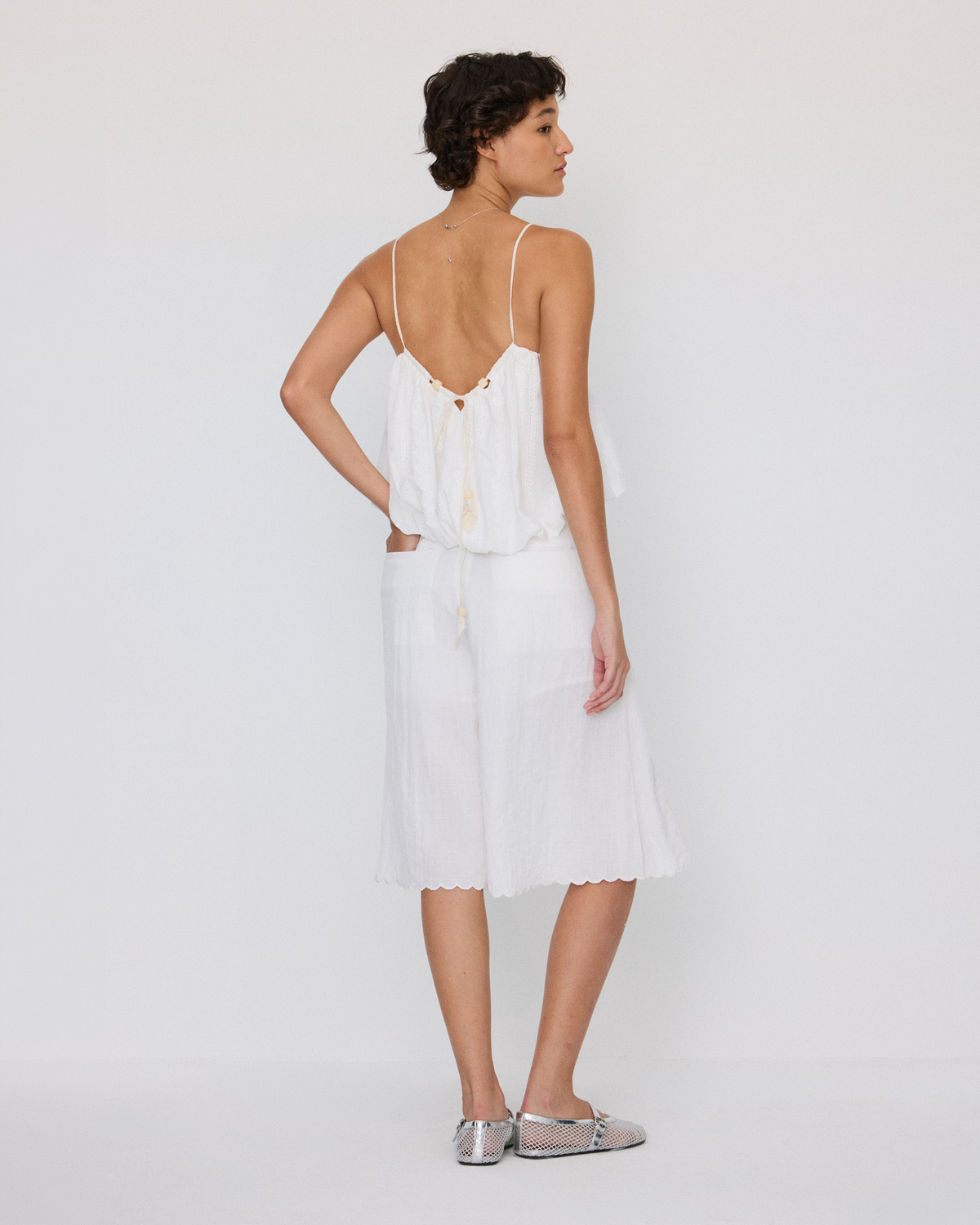 EMBROIDERED BUBBLE TIE-STRAP CAMI