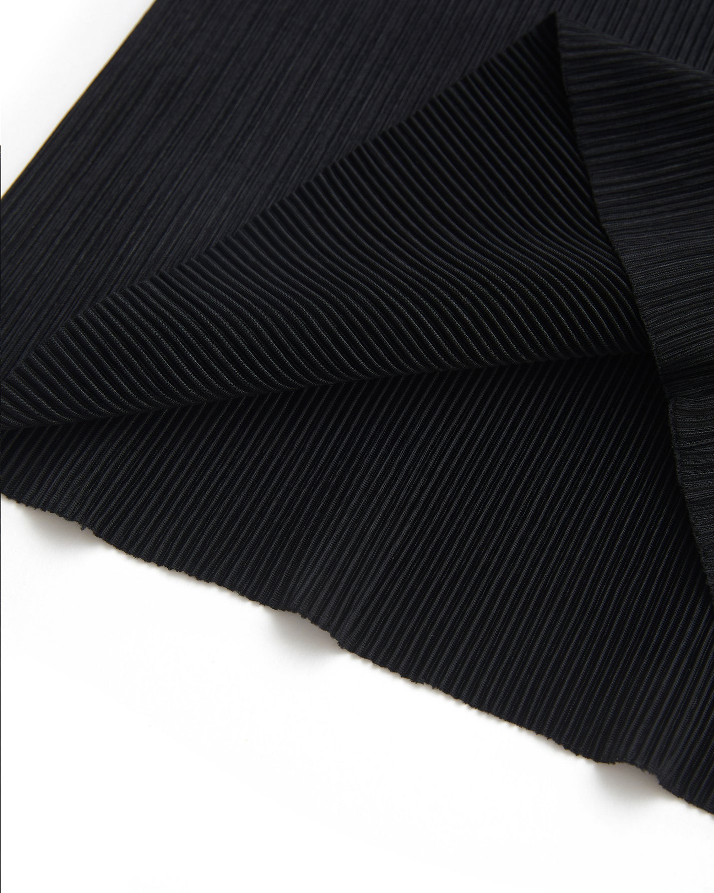 FINE PLEATED LONG LEG PANTS