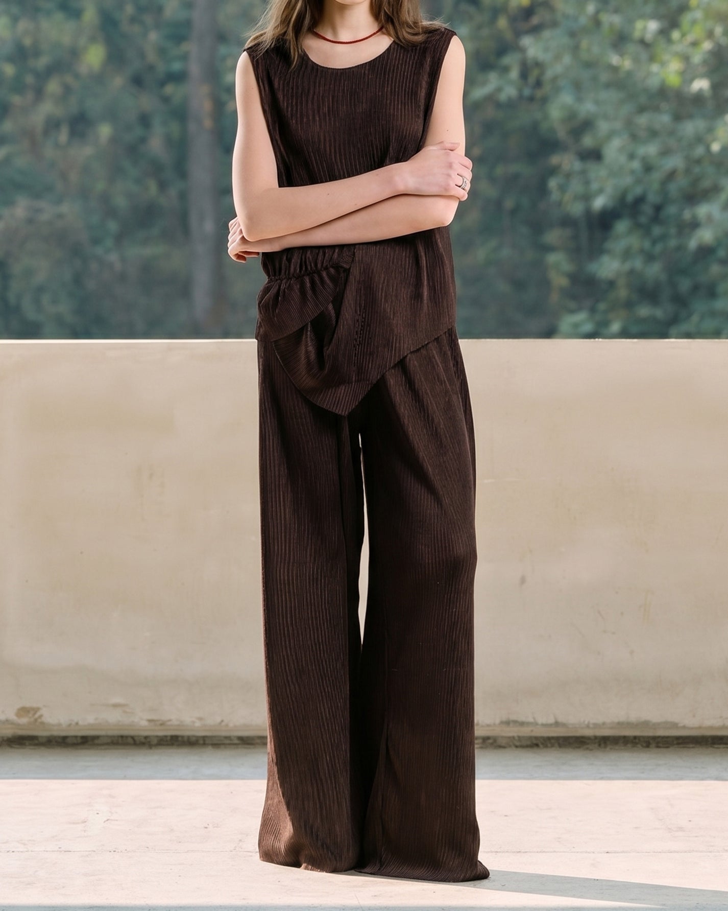 FINE PLEATED LONG LEG PANTS