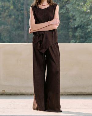 FINE PLEATED LONG LEG PANTS