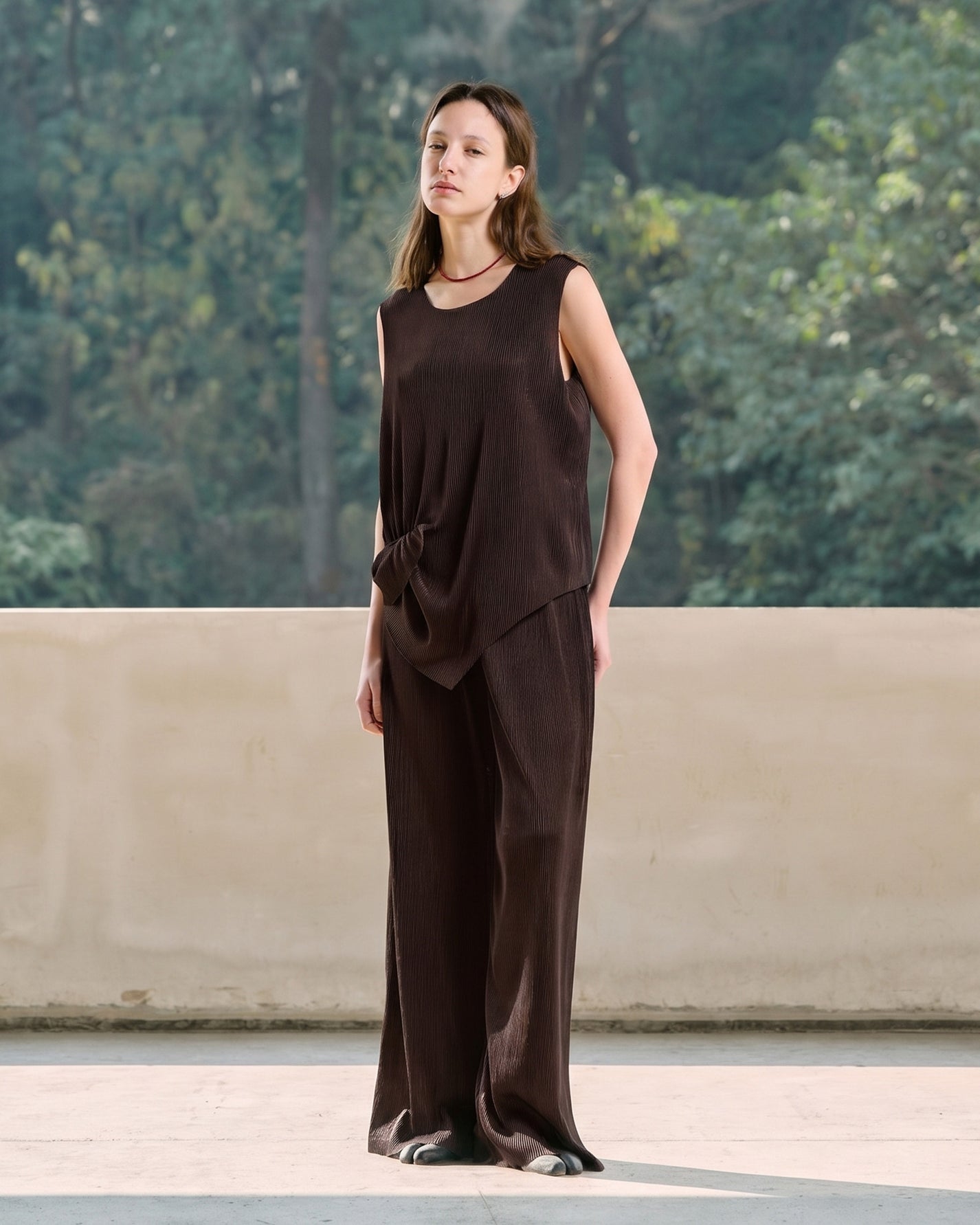 FINE PLEATED LONG LEG PANTS