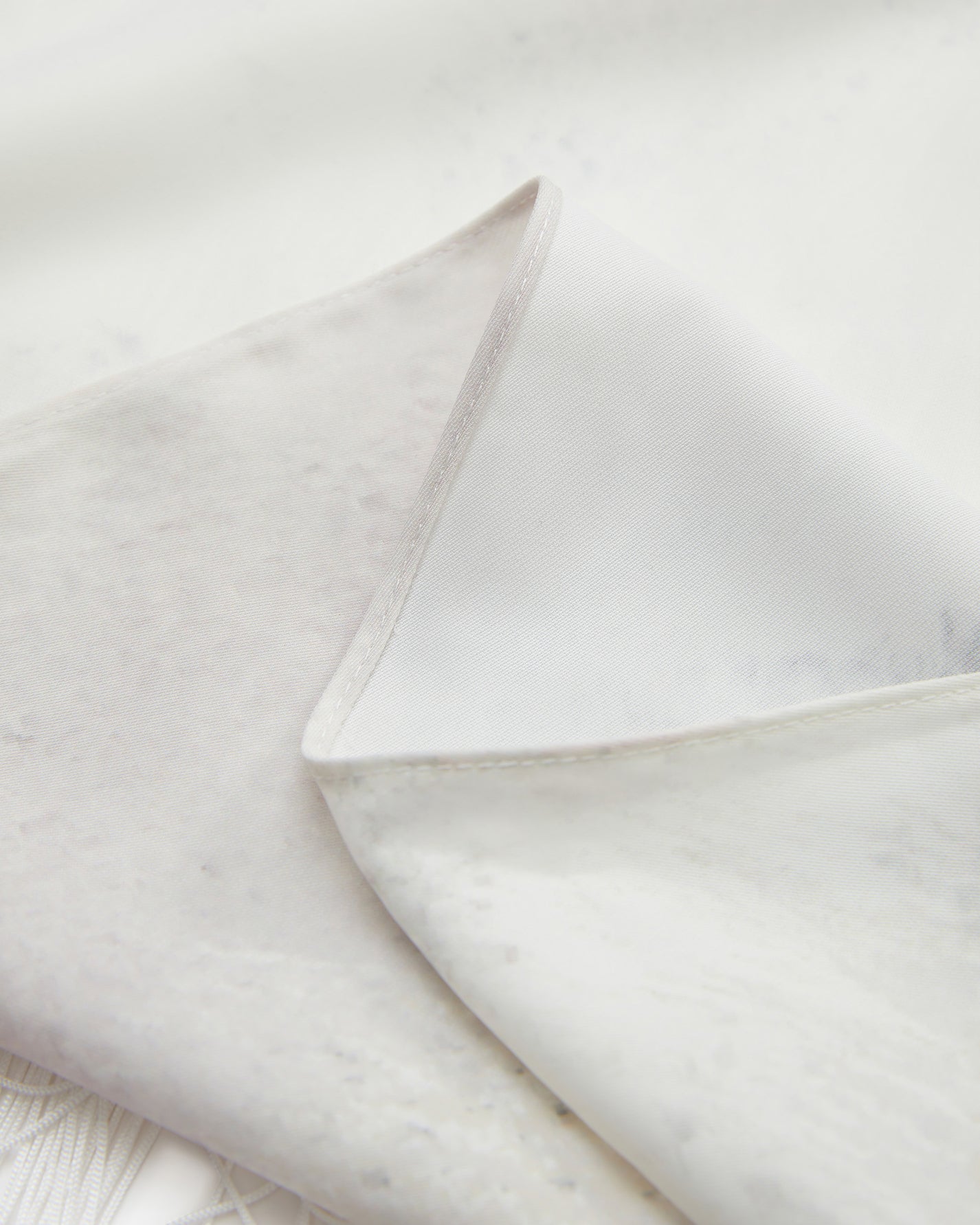 MOTIF TASSEL TRIANGLE SCARF
