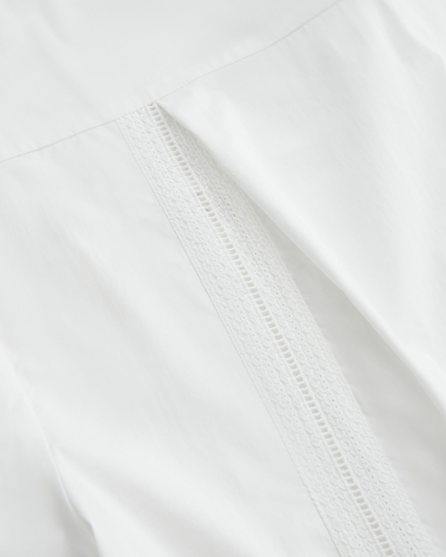 LACE EMBROIDERED MATTE SHIRT