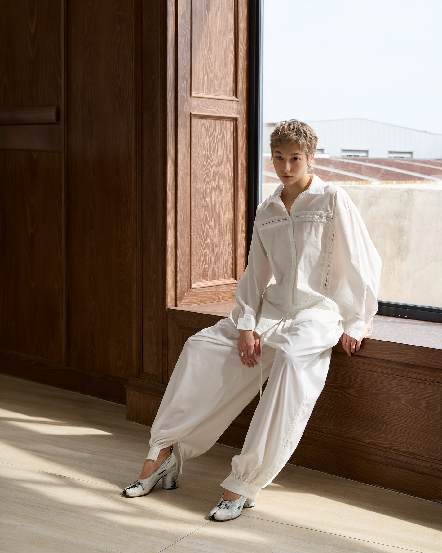 LACE EMBROIDERED MATTE SHIRT