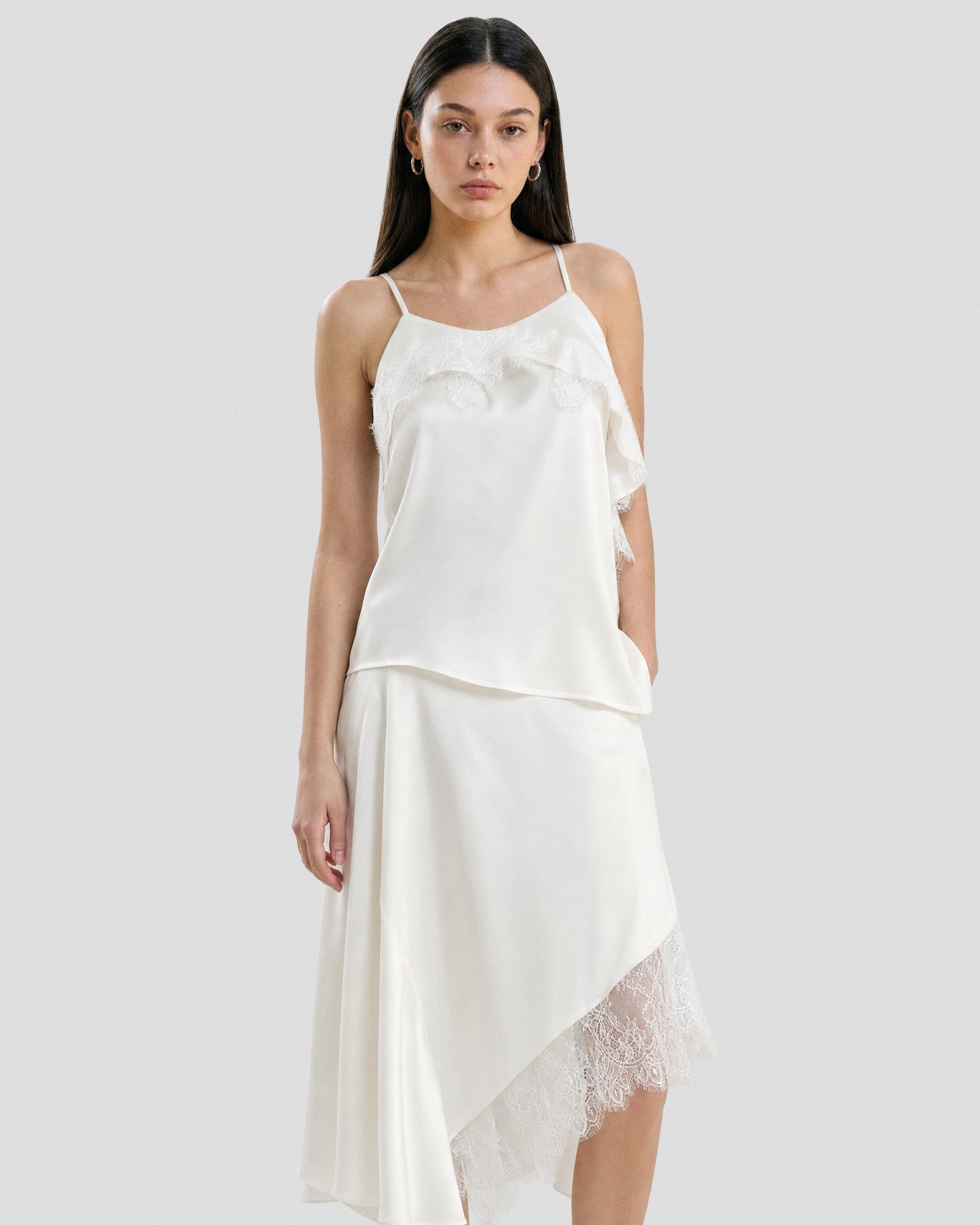 絲緞光擺盪蕾絲細帶背心